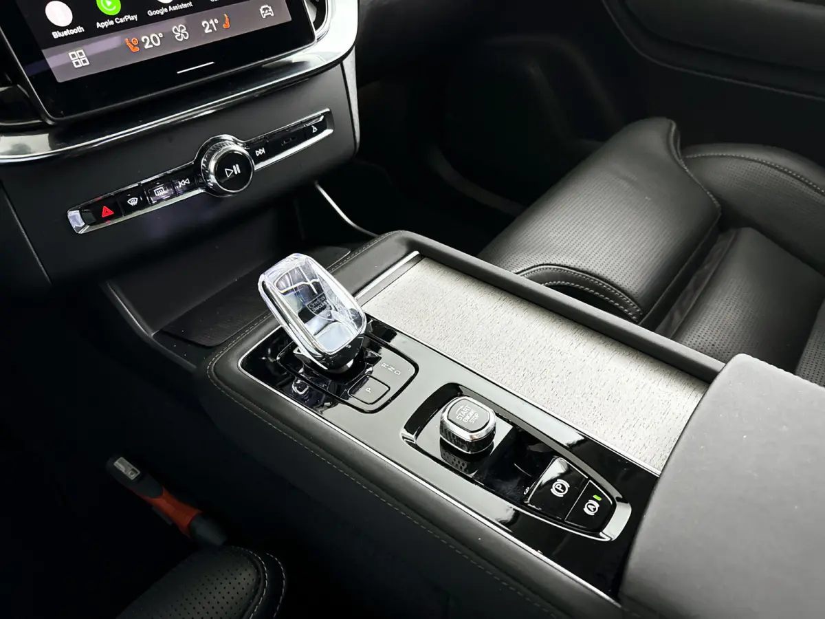 T8 Plug-in hybrid AWD Ultra Dark | Panoramadak | 360º camera | Luchtvering | Head- Up display | Bowers & Wilkins | Stoelventilatie | Trekhaak