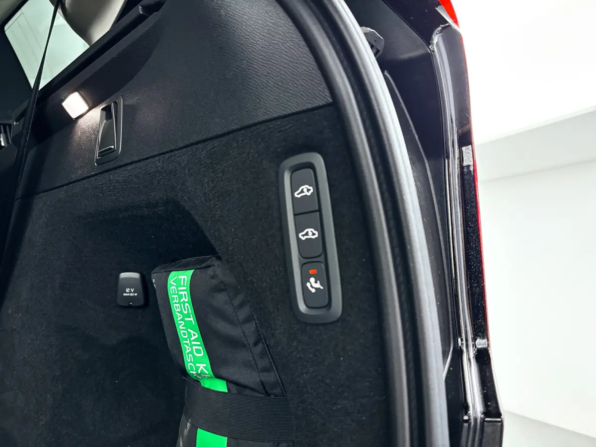 T8 Plug-in hybrid AWD Ultra Dark | Panoramadak | 360º camera | Luchtvering | Head- Up display | Bowers & Wilkins | Stoelventilatie | Trekhaak