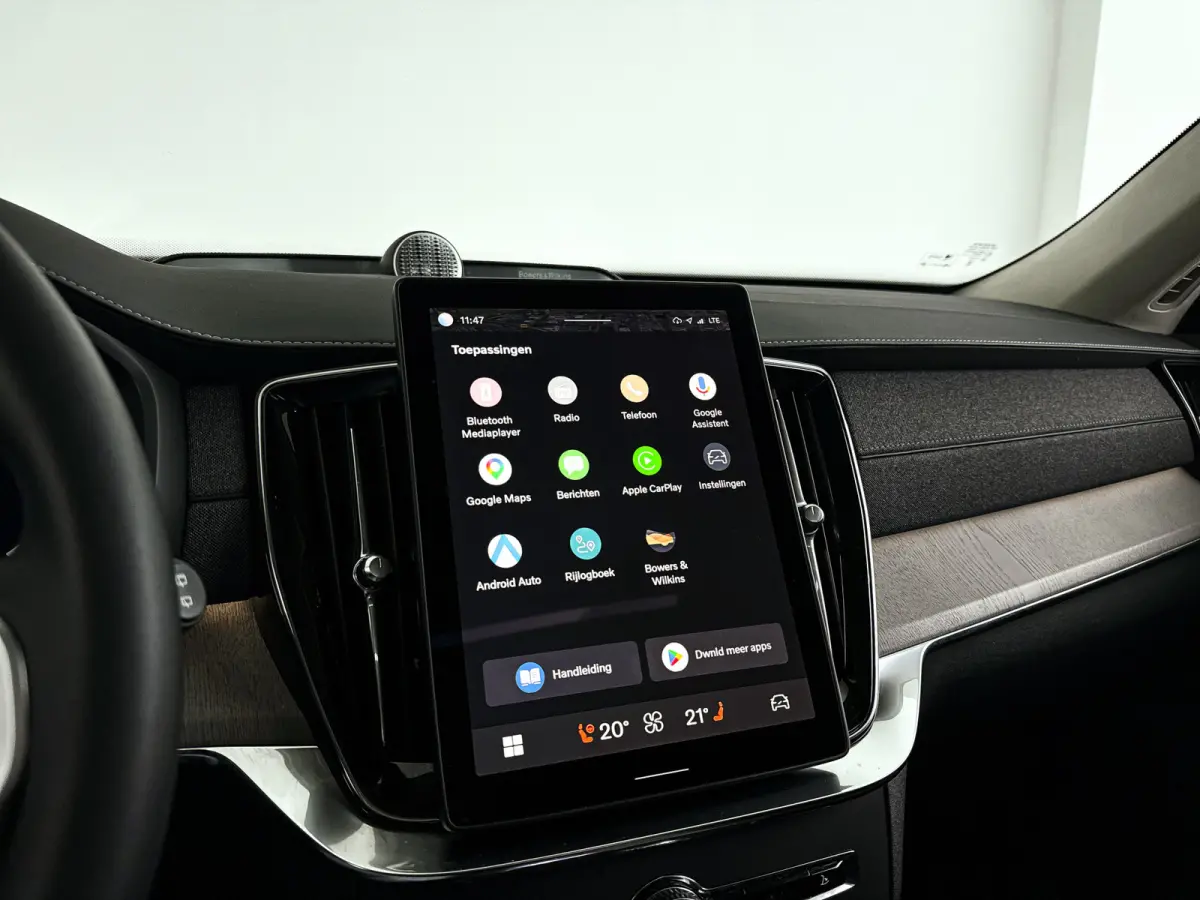 T8 Plug-in hybrid AWD Ultra Dark | Panoramadak | 360º camera | Luchtvering | Head- Up display | Bowers & Wilkins | Stoelventilatie | Trekhaak