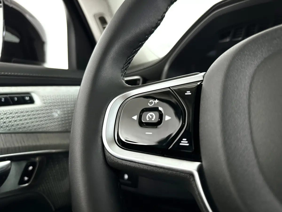 T8 Plug-in hybrid AWD Ultra Dark | Panoramadak | 360º camera | Luchtvering | Head- Up display | Bowers & Wilkins | Stoelventilatie | Trekhaak