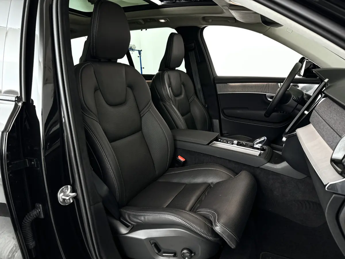 T8 Plug-in hybrid AWD Ultra Dark | Panoramadak | 360º camera | Luchtvering | Head- Up display | Bowers & Wilkins | Stoelventilatie | Trekhaak