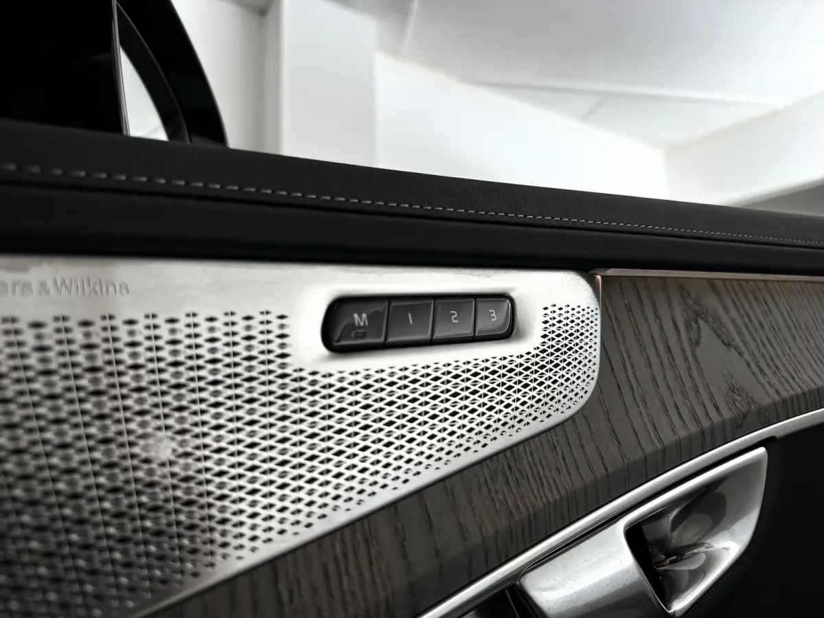T8 Plug-in hybrid AWD Ultra Dark | Panoramadak | 360º camera | Luchtvering | Head- Up display | Bowers & Wilkins | Stoelventilatie | Trekhaak