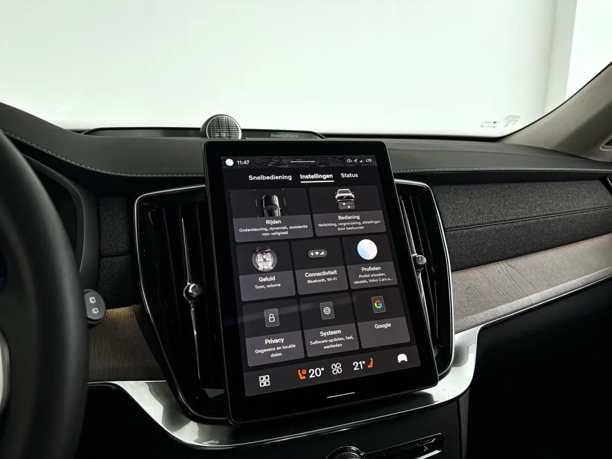 T8 Plug-in hybrid AWD Ultra Dark | Panoramadak | 360º camera | Luchtvering | Head- Up display | Bowers & Wilkins | Stoelventilatie | Trekhaak