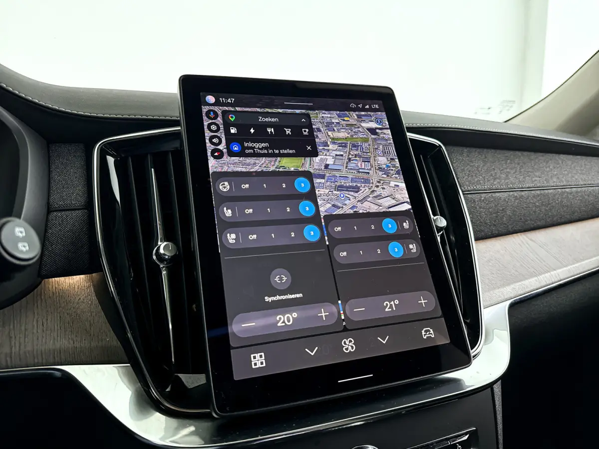 T8 Plug-in hybrid AWD Ultra Dark | Panoramadak | 360º camera | Luchtvering | Head- Up display | Bowers & Wilkins | Stoelventilatie | Trekhaak
