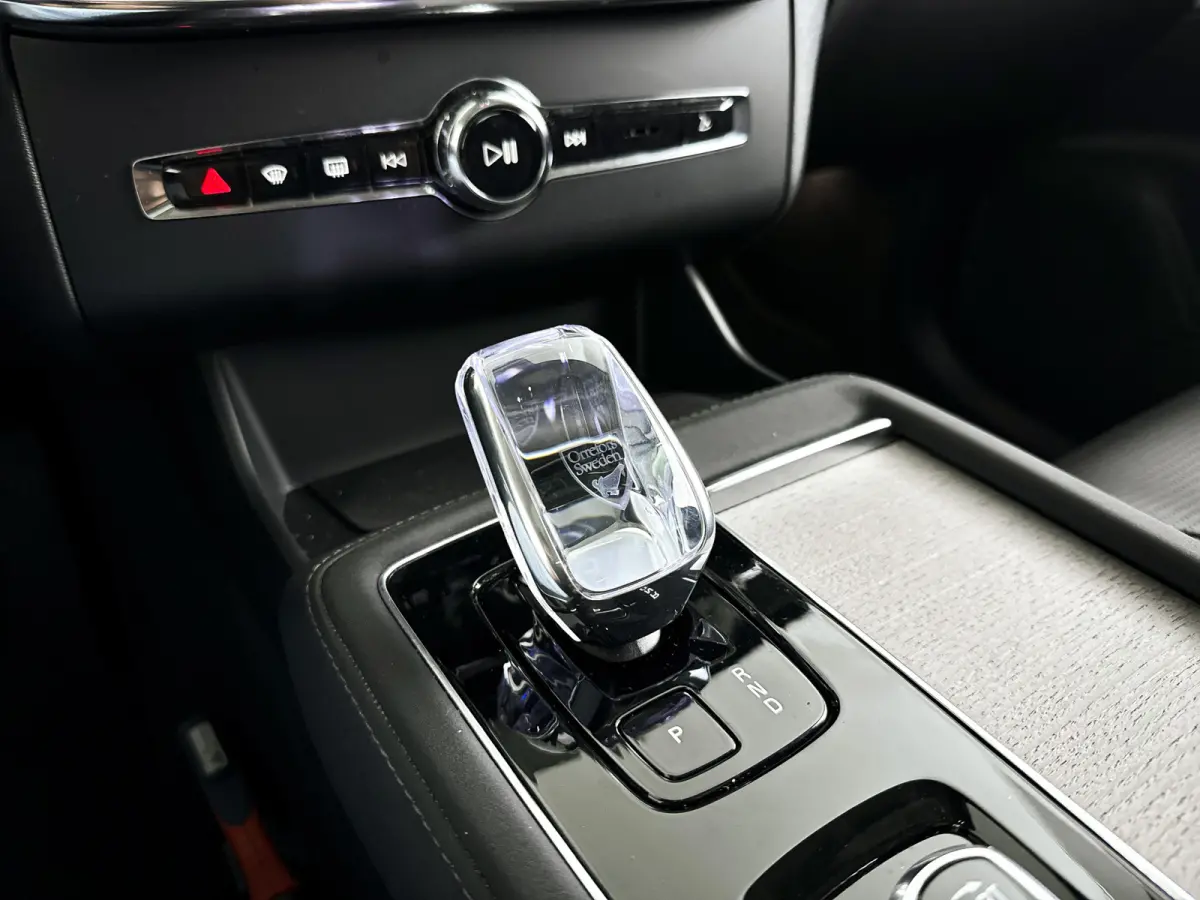 T8 Plug-in hybrid AWD Ultra Dark | Panoramadak | 360º camera | Luchtvering | Head- Up display | Bowers & Wilkins | Stoelventilatie | Trekhaak