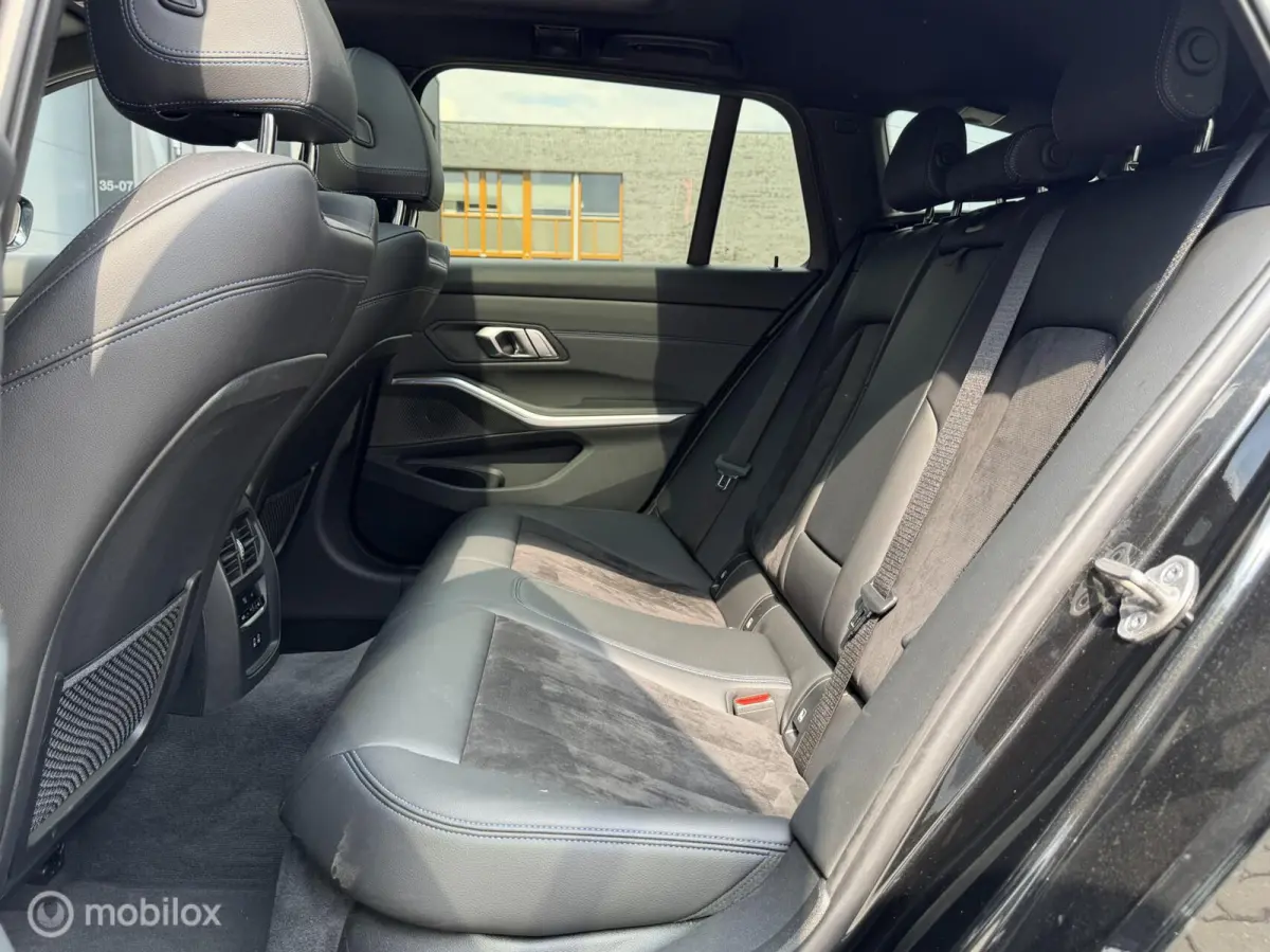 330e Touring xDrive M-pakket/Laser/Pano/Trekhaak/ACC/19 inch
