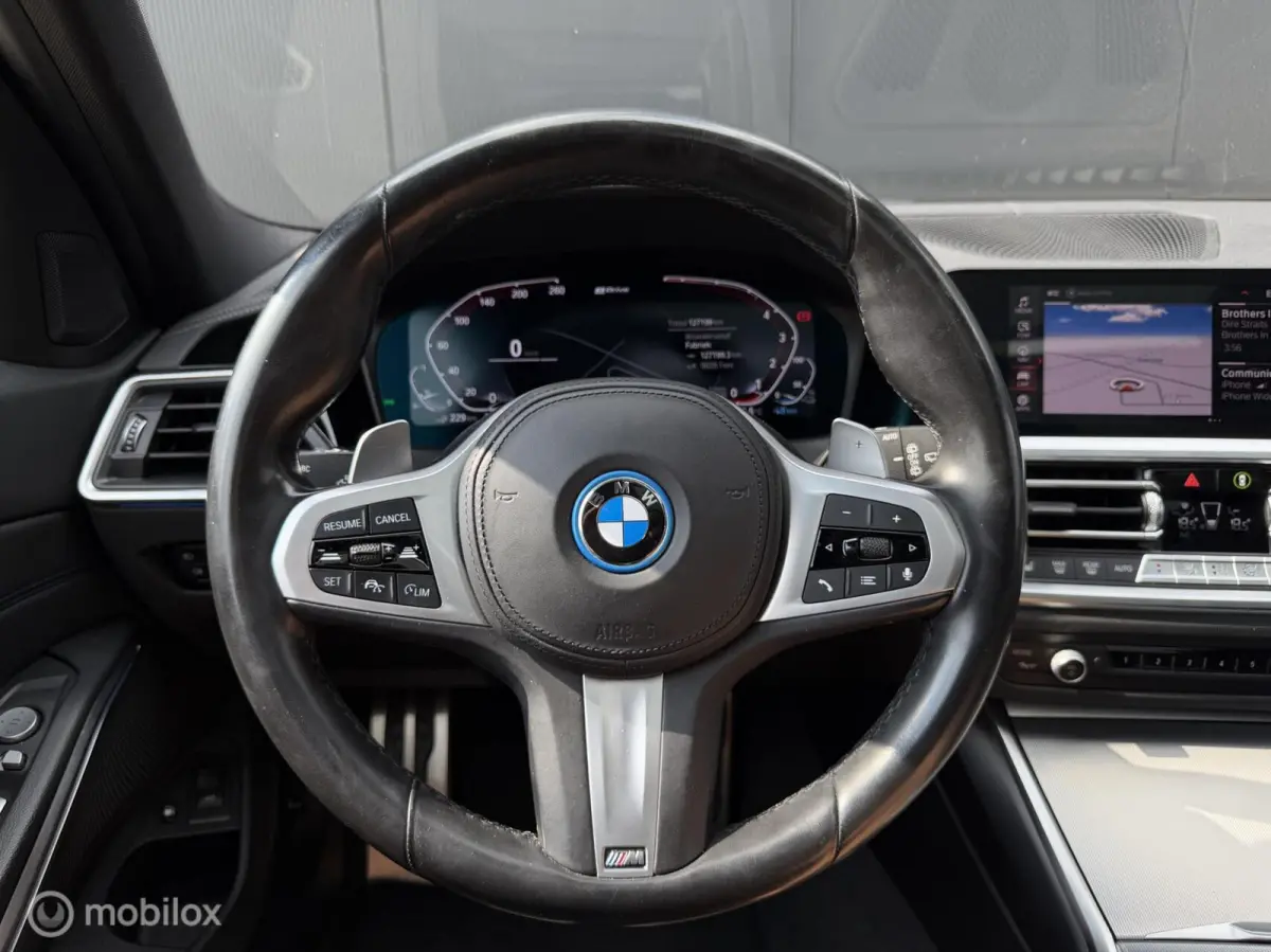 330e Touring xDrive M-pakket/Laser/Pano/Trekhaak/ACC/19 inch