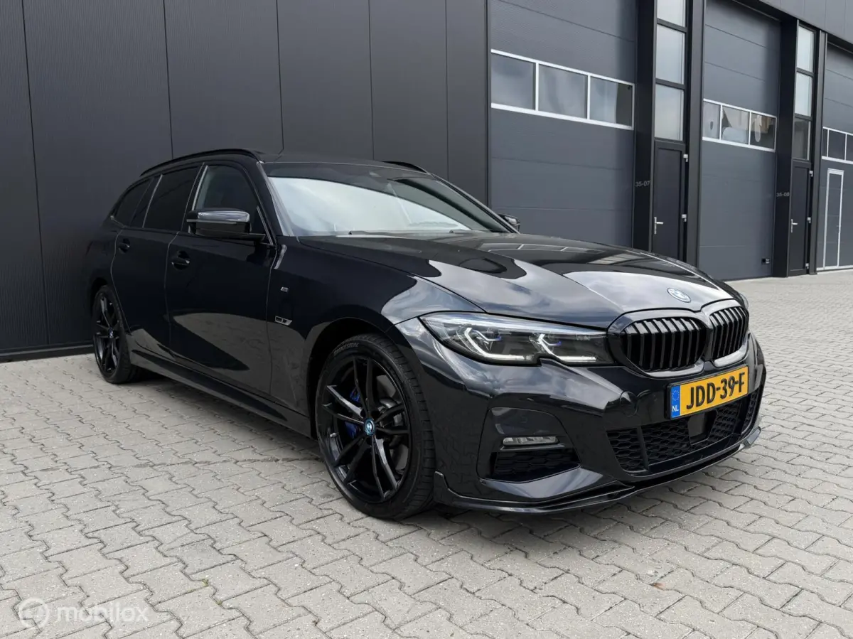 330e Touring xDrive M-pakket/Laser/Pano/Trekhaak/ACC/19 inch