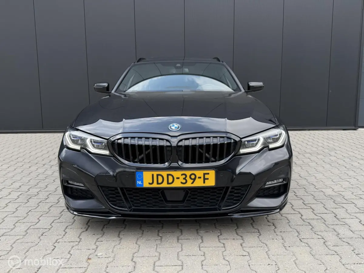 330e Touring xDrive M-pakket/Laser/Pano/Trekhaak/ACC/19 inch