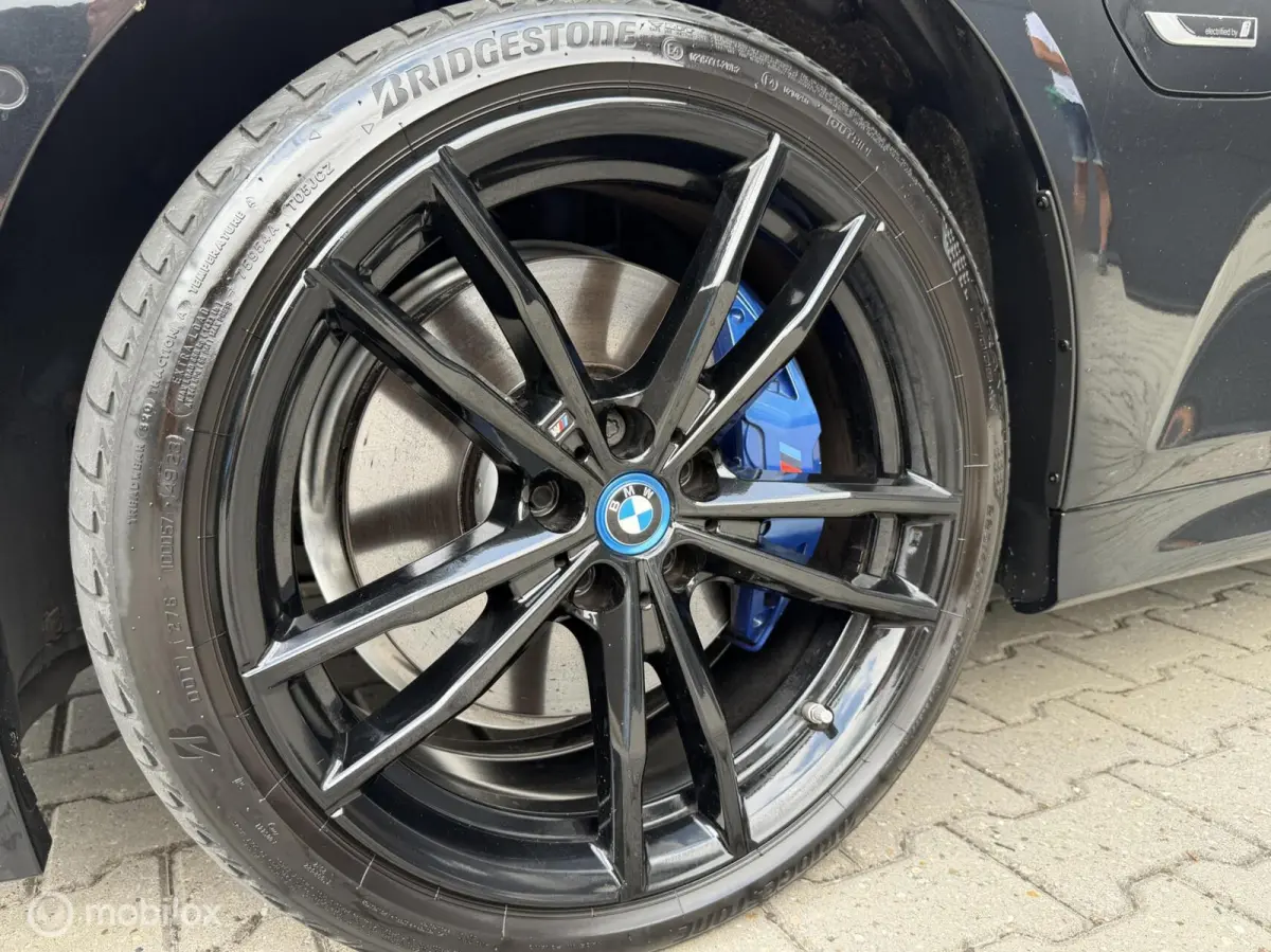 330e Touring xDrive M-pakket/Laser/Pano/Trekhaak/ACC/19 inch