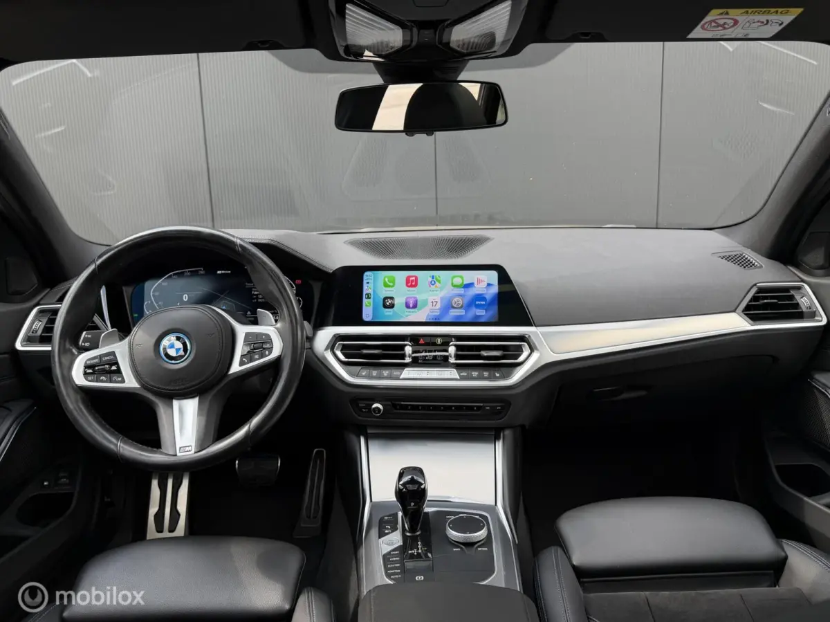 330e Touring xDrive M-pakket/Laser/Pano/Trekhaak/ACC/19 inch
