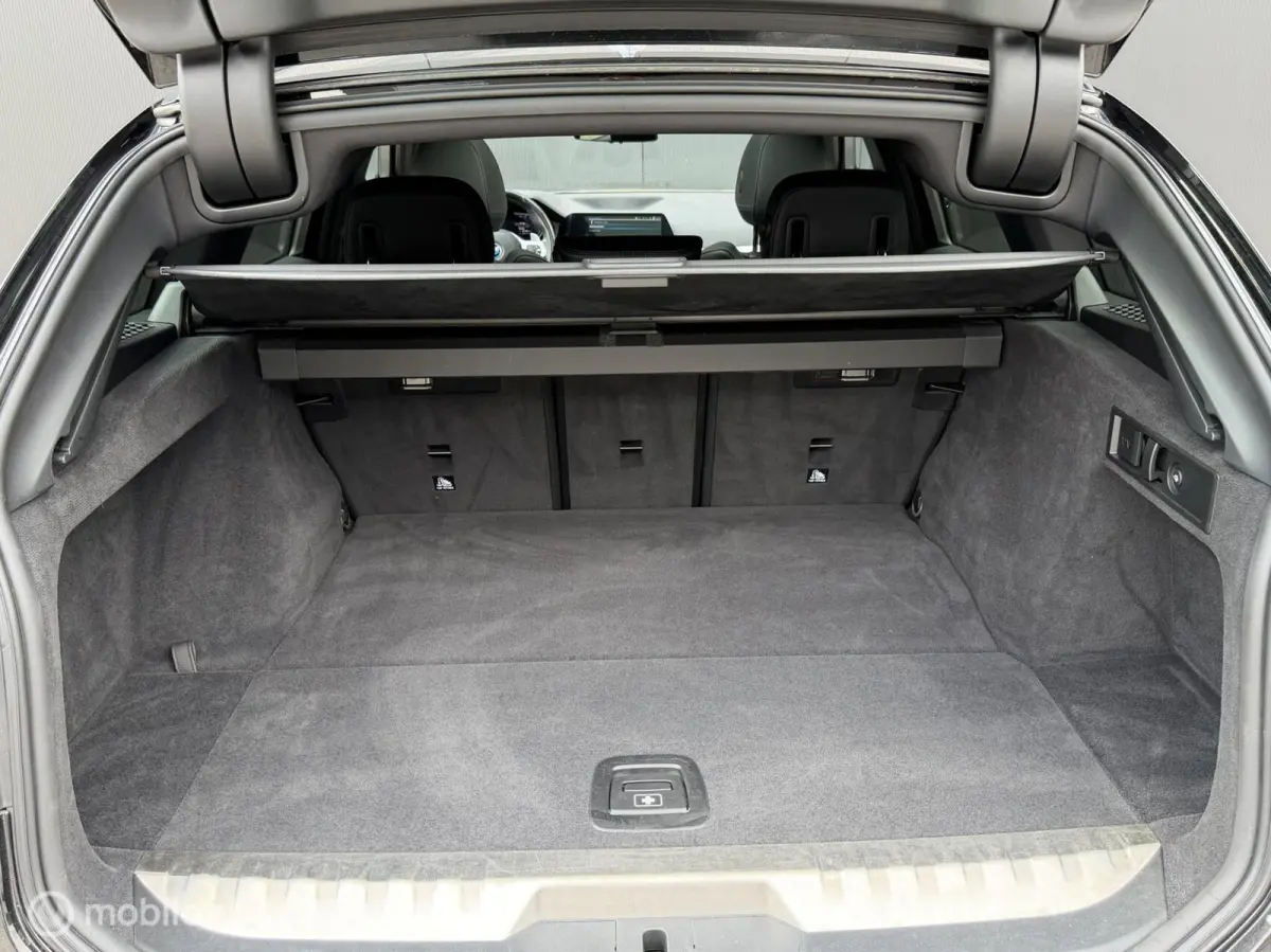330e Touring xDrive M-pakket/Laser/Pano/Trekhaak/ACC/19 inch