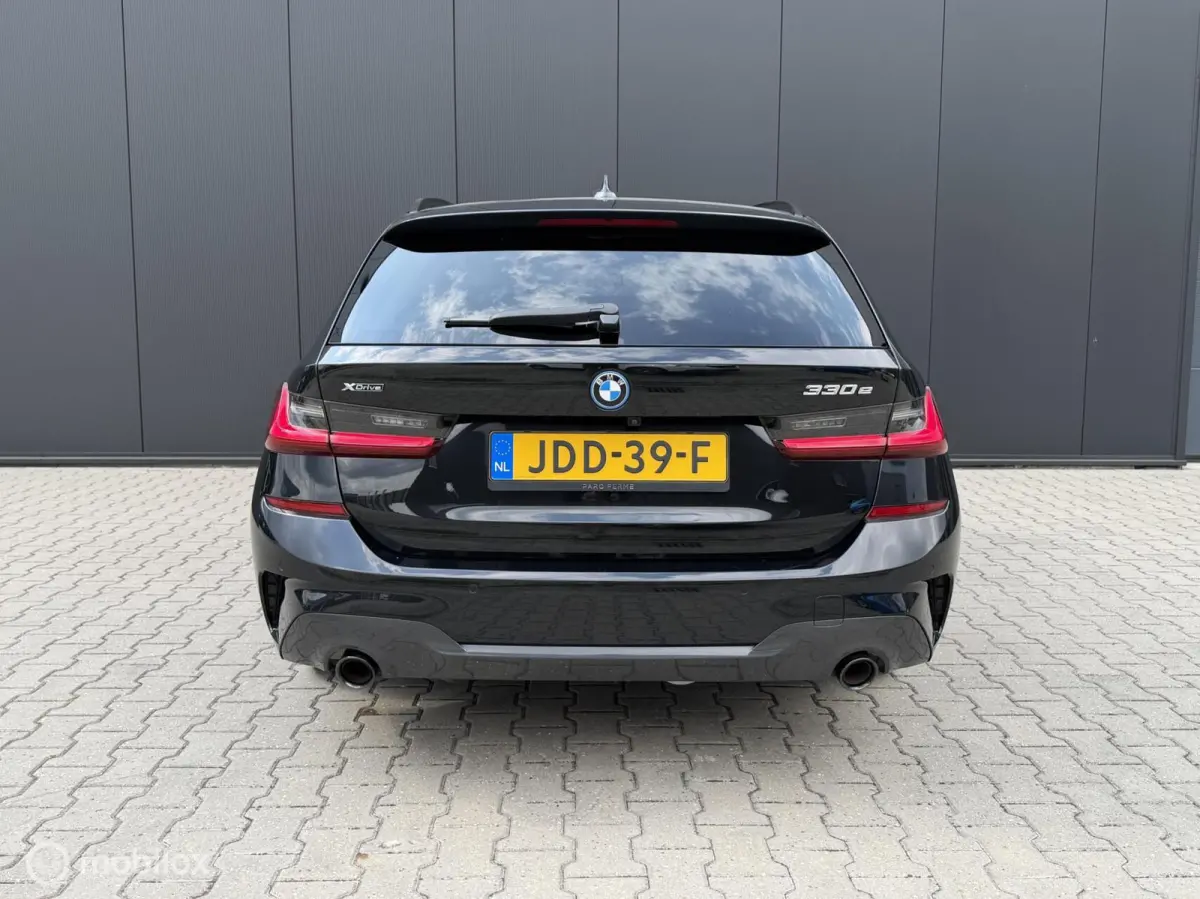 330e Touring xDrive M-pakket/Laser/Pano/Trekhaak/ACC/19 inch