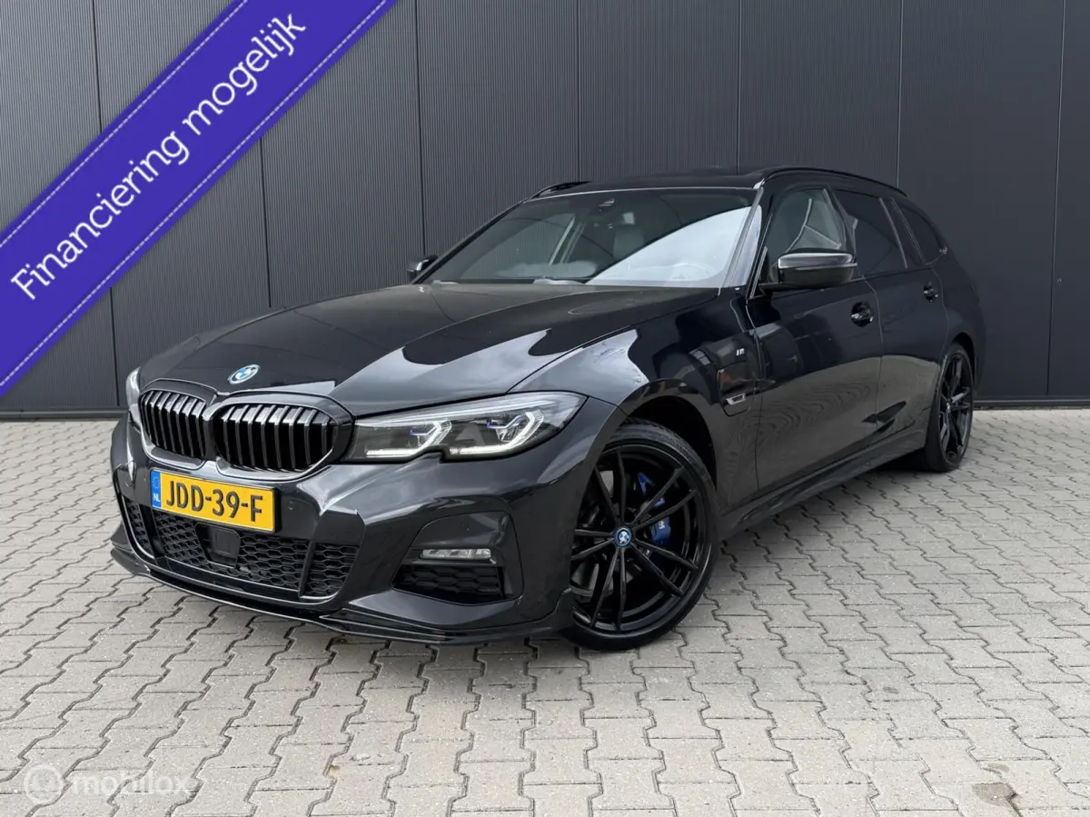 330e Touring xDrive M-pakket/Laser/Pano/Trekhaak/ACC/19 inch