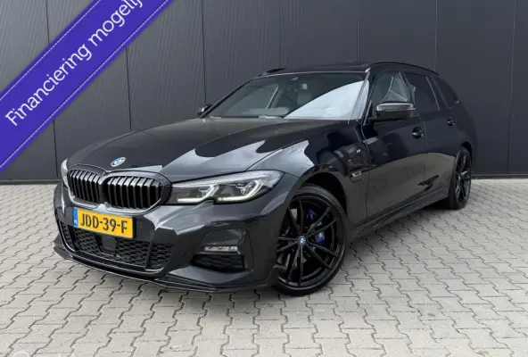 330e Touring xDrive M-pakket/Laser/Pano/Trekhaak/ACC/19 inch