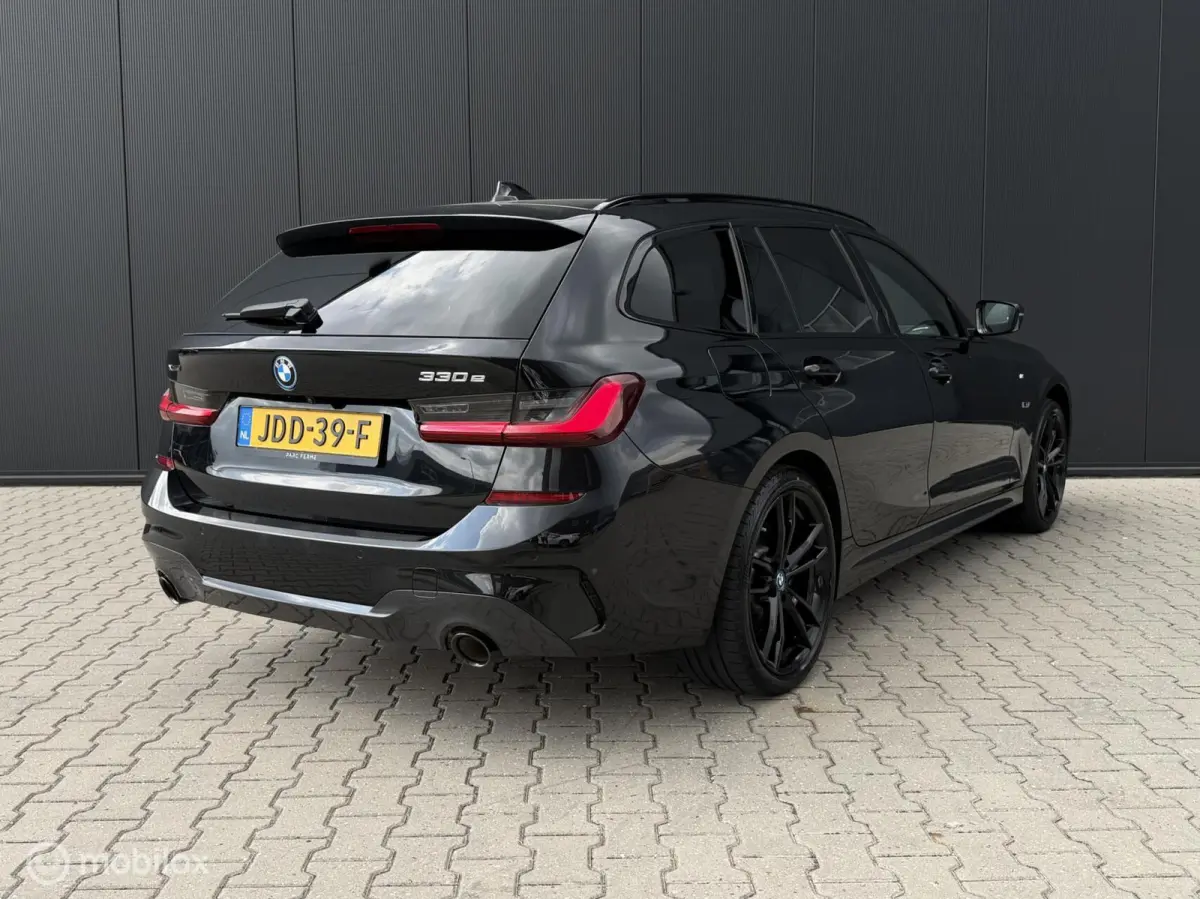 330e Touring xDrive M-pakket/Laser/Pano/Trekhaak/ACC/19 inch