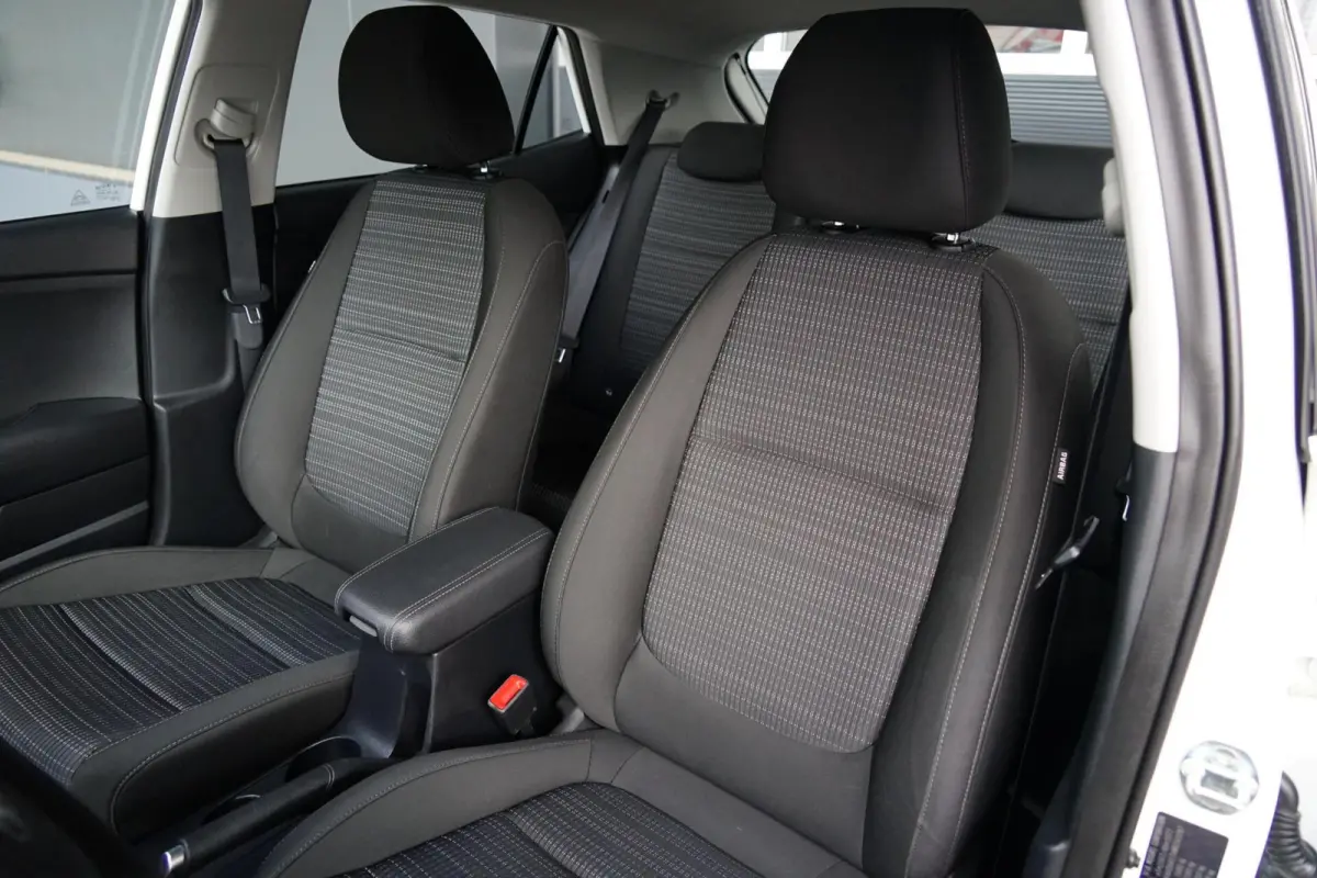 1.0 T-GDi MHEV DynamicLine, NL, trekh. cam. CarPlay