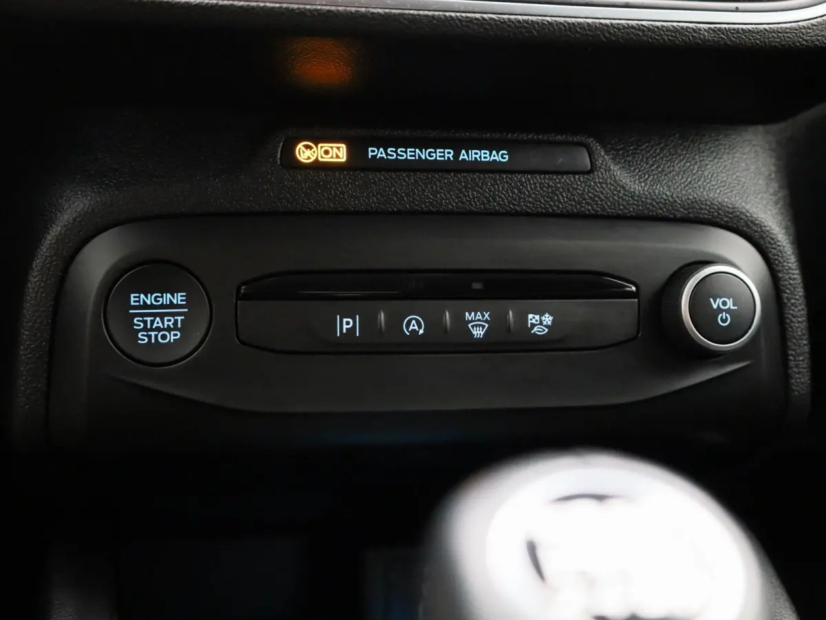 1.0 EcoBoost Hybrid Titanium | SYNC 4 | NAVI | PCC V&A | CARPLAY | CLIMATE CONTROL