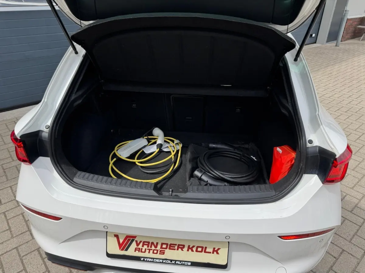 1.4 e-Hybrid VZ Business | Full LED | Half Leder | CarPlay | Sfeerverlichting | Navigatie | Adaptive Cruise | Climate