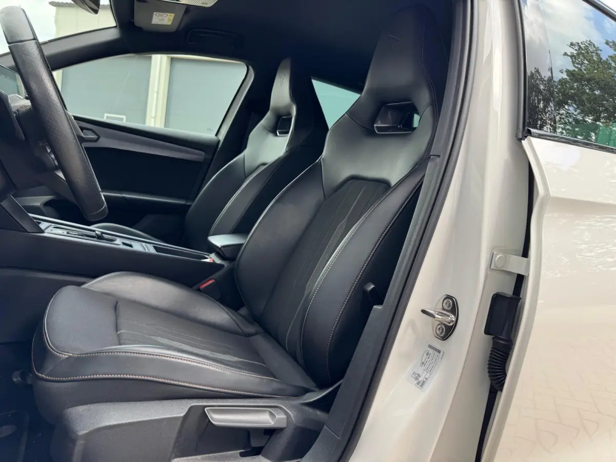 1.4 e-Hybrid VZ Business | Full LED | Half Leder | CarPlay | Sfeerverlichting | Navigatie | Adaptive Cruise | Climate