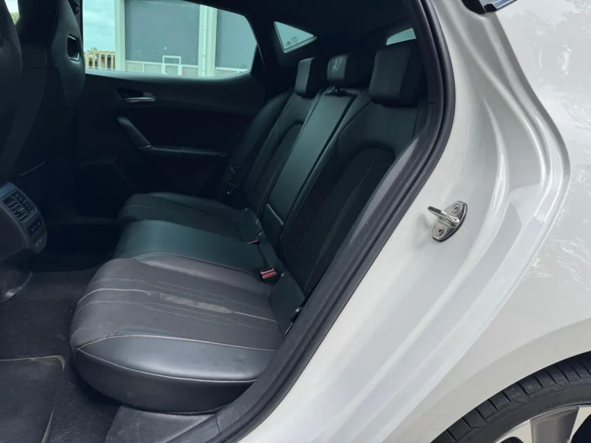 1.4 e-Hybrid VZ Business | Full LED | Half Leder | CarPlay | Sfeerverlichting | Navigatie | Adaptive Cruise | Climate