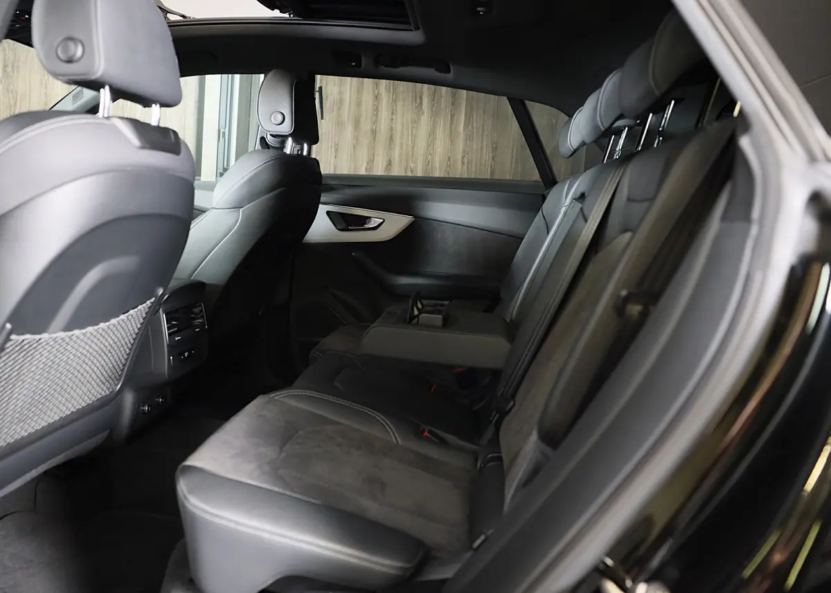60 TFSI e Quattro RSQ8 Look / Luchtvering / Acc / Lane Assist / Head Up / Camera / B & O / Memory / Open Pano / Matrix