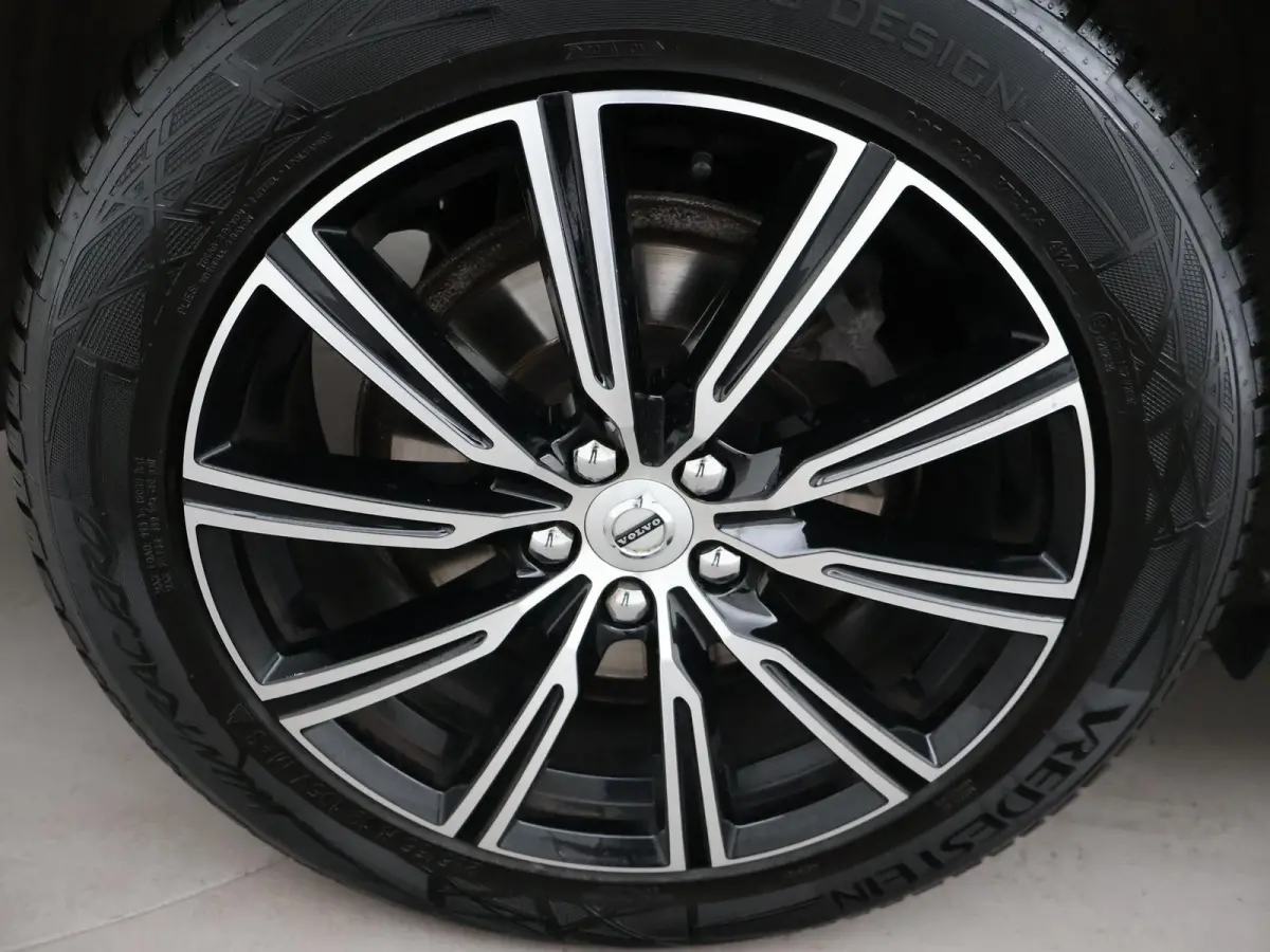 2.0 D4 AWD 190 PK INSCRIPTION + WEGKL. TREKHAAK | PANORAMA | CAMERA | STOELVERW. | CARPLAY
