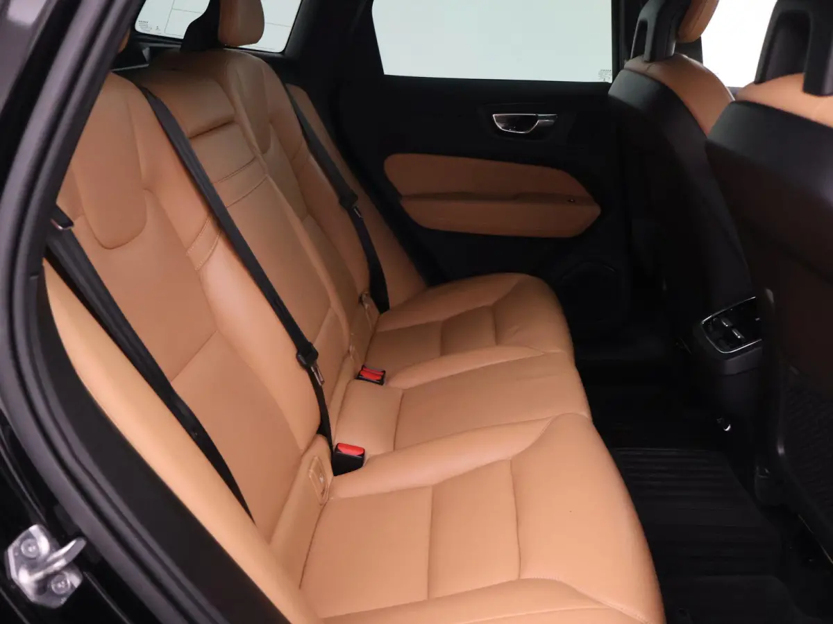 2.0 D4 AWD 190 PK INSCRIPTION + WEGKL. TREKHAAK | PANORAMA | CAMERA | STOELVERW. | CARPLAY
