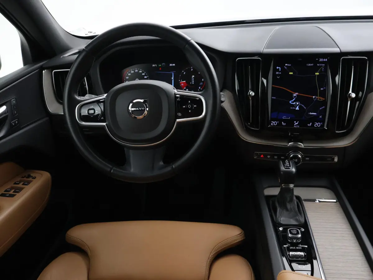 2.0 D4 AWD 190 PK INSCRIPTION + WEGKL. TREKHAAK | PANORAMA | CAMERA | STOELVERW. | CARPLAY