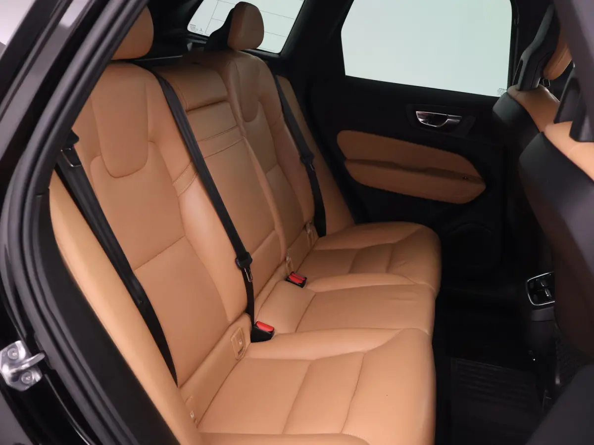 2.0 D4 AWD 190 PK INSCRIPTION + WEGKL. TREKHAAK | PANORAMA | CAMERA | STOELVERW. | CARPLAY