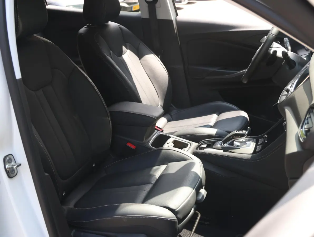 1.6 300pk Hybrid4 Ultimate | Elektrische achterklep | Lederen stoelen met geheugen koeling en verwarming | Camera