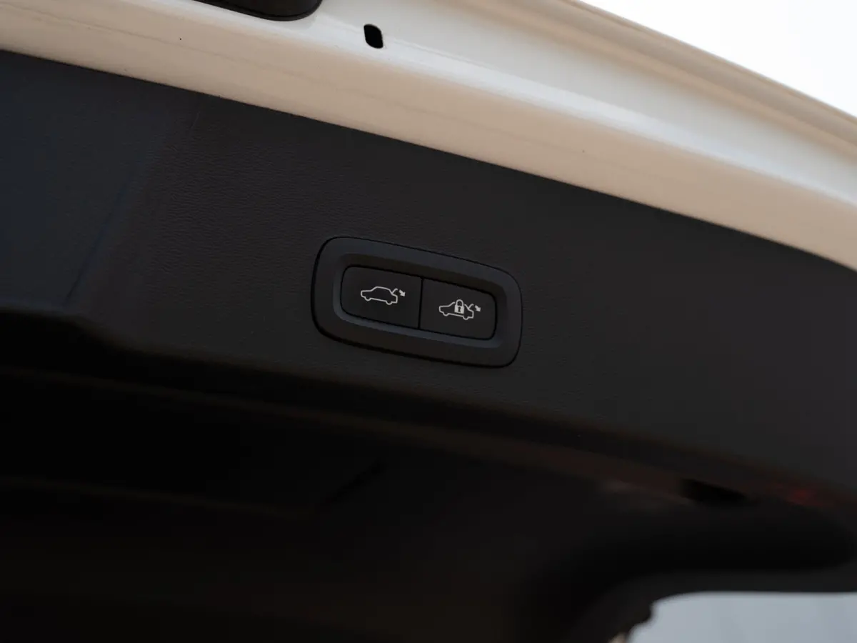 1.5 T5 Plug-in hybrid Ultimate Dark | Pano | H/K Sound | Surround View | BTW