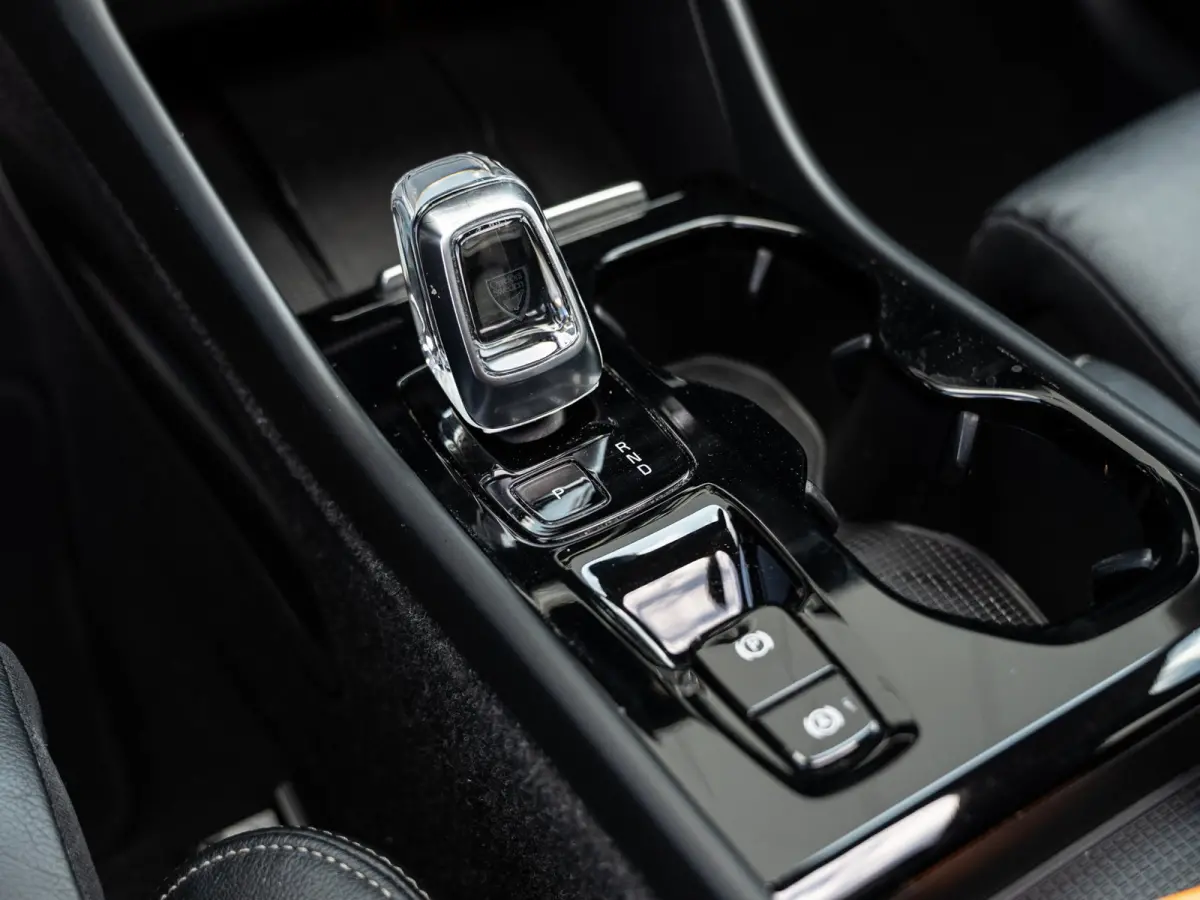 1.5 T5 Plug-in hybrid Ultimate Dark | Pano | H/K Sound | Surround View | BTW
