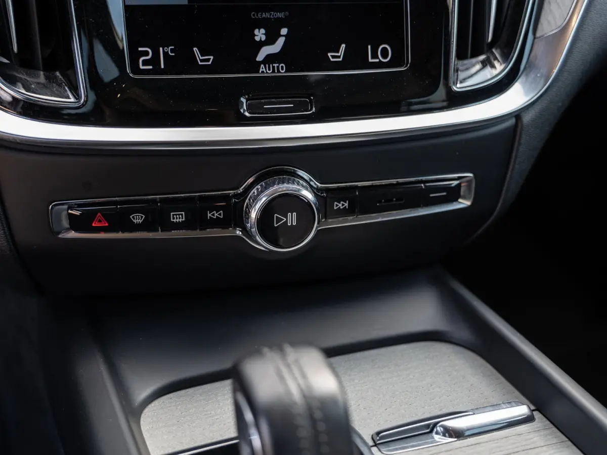 2.0 B5 AWD Pro | H/K Sound | Memory | Pilot Assist