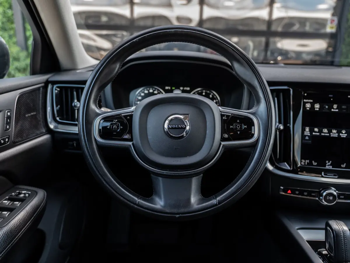 2.0 B5 AWD Pro | H/K Sound | Memory | Pilot Assist
