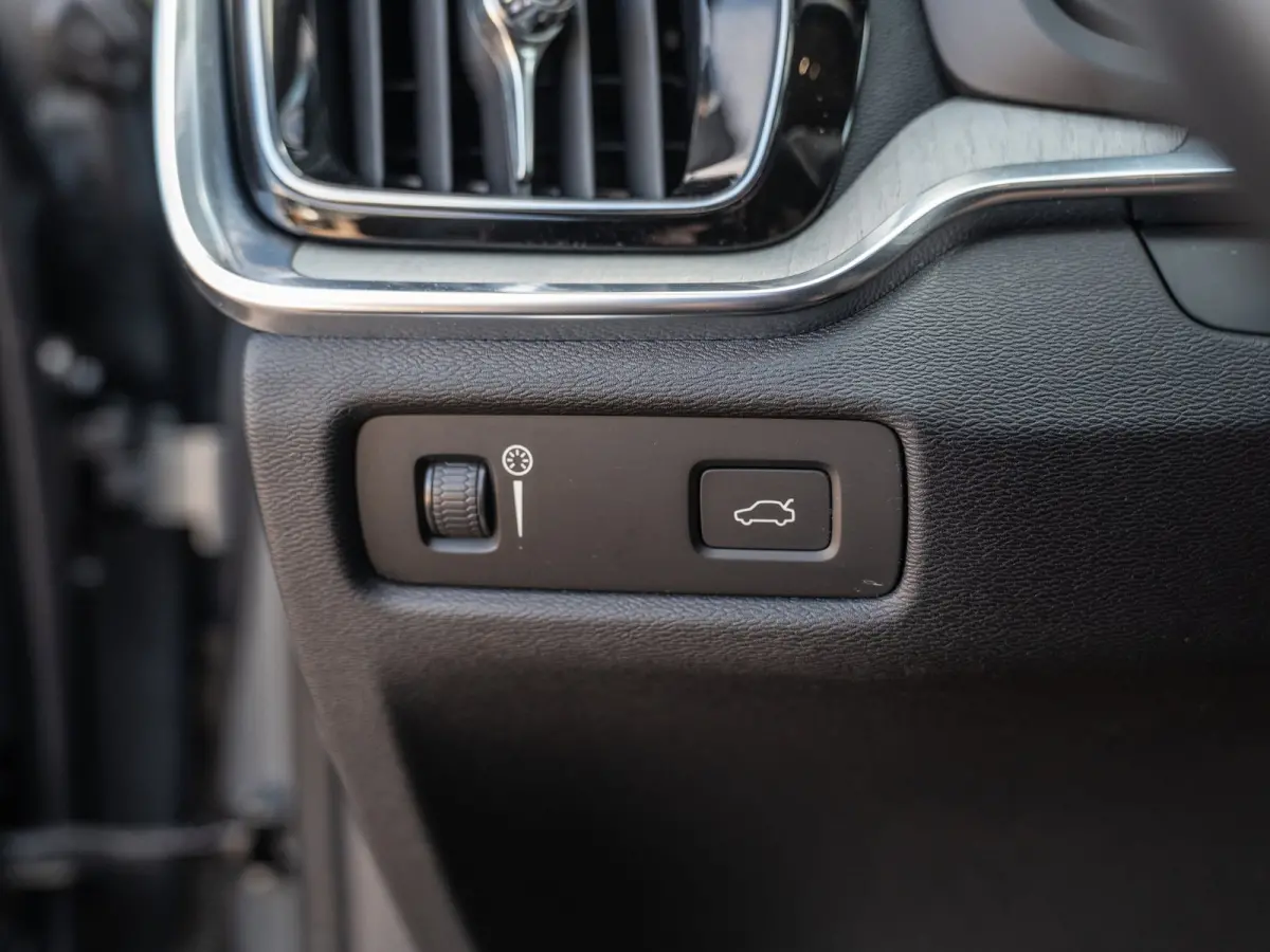 2.0 B5 AWD Pro | H/K Sound | Memory | Pilot Assist