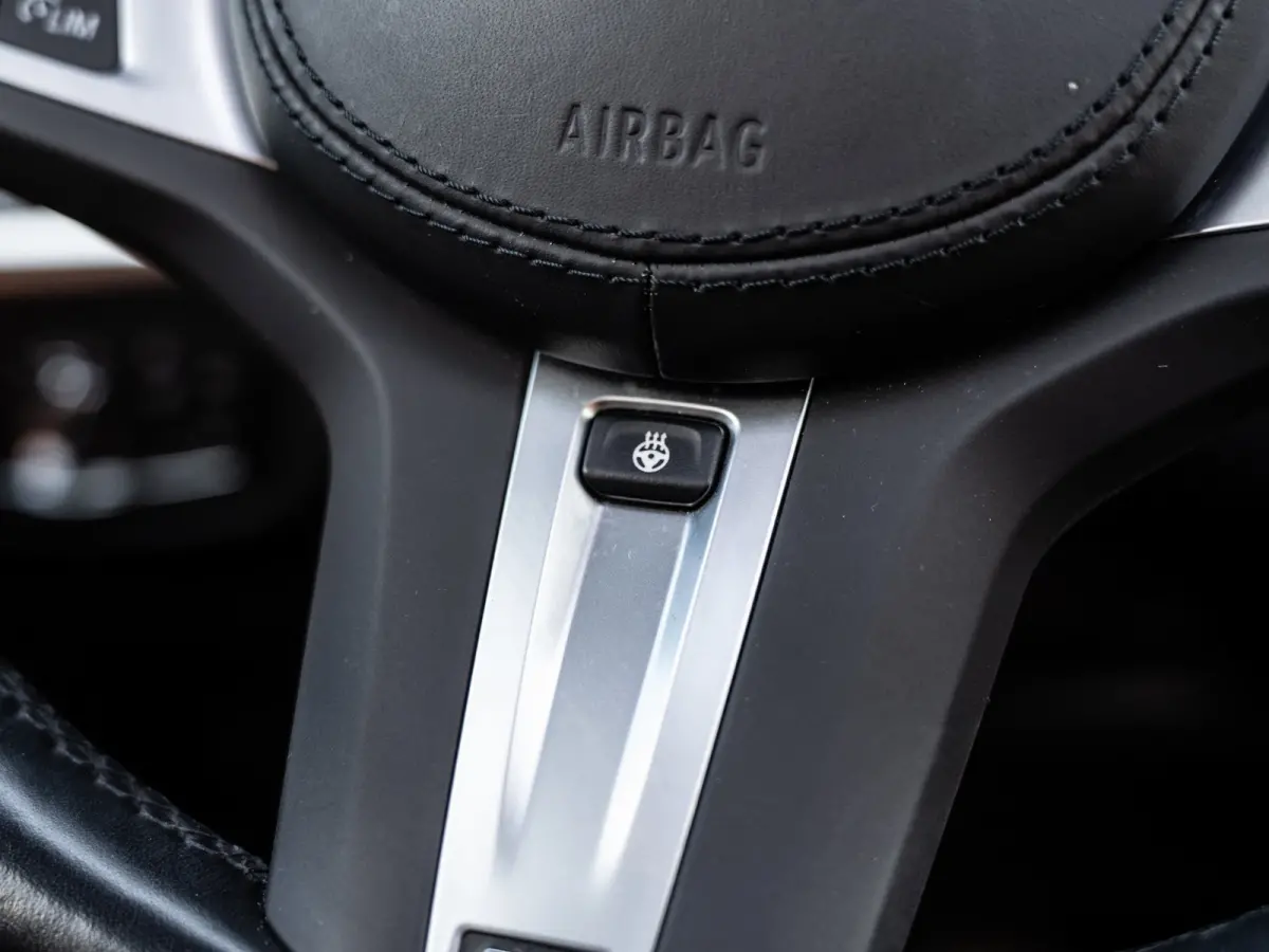 XDrive30e High Executive | M-Sport | Pano | Carplay | Camera