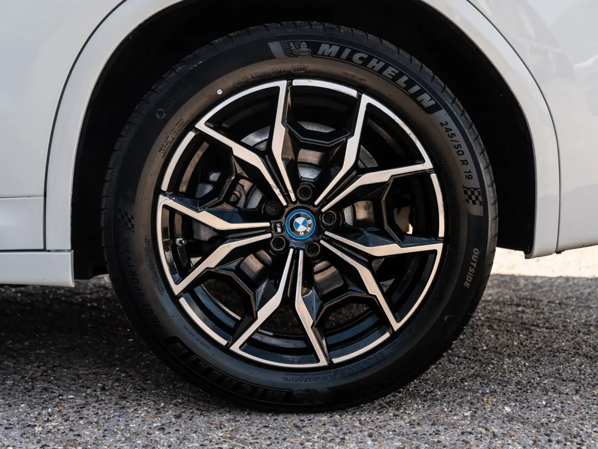 XDrive30e High Executive | M-Sport | Pano | Carplay | Camera