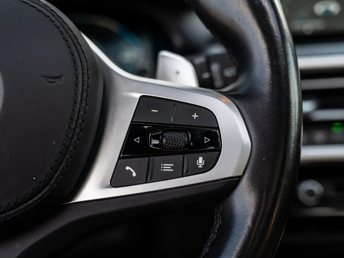 XDrive30e High Executive | M-Sport | Pano | Carplay | Camera