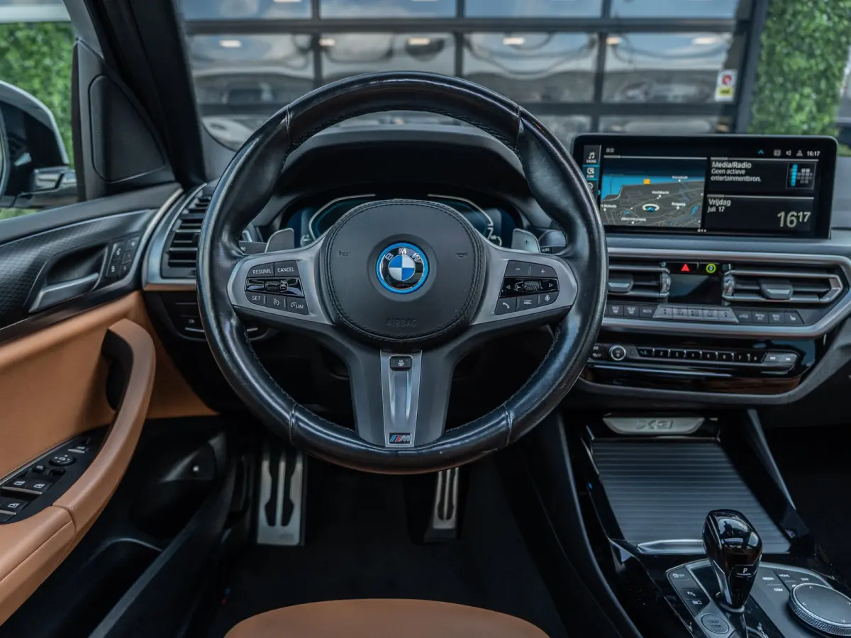 XDrive30e High Executive | M-Sport | Pano | Carplay | Camera