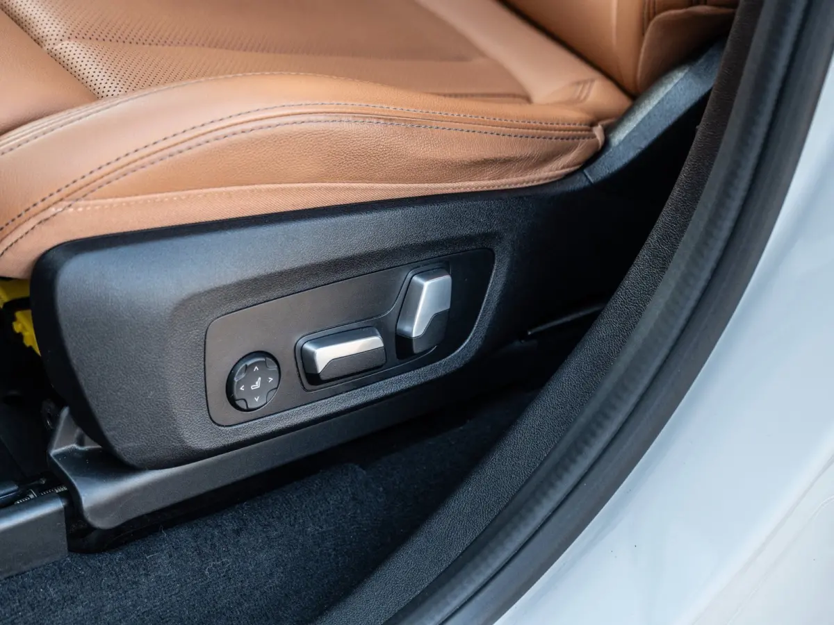 XDrive30e High Executive | M-Sport | Pano | Carplay | Camera