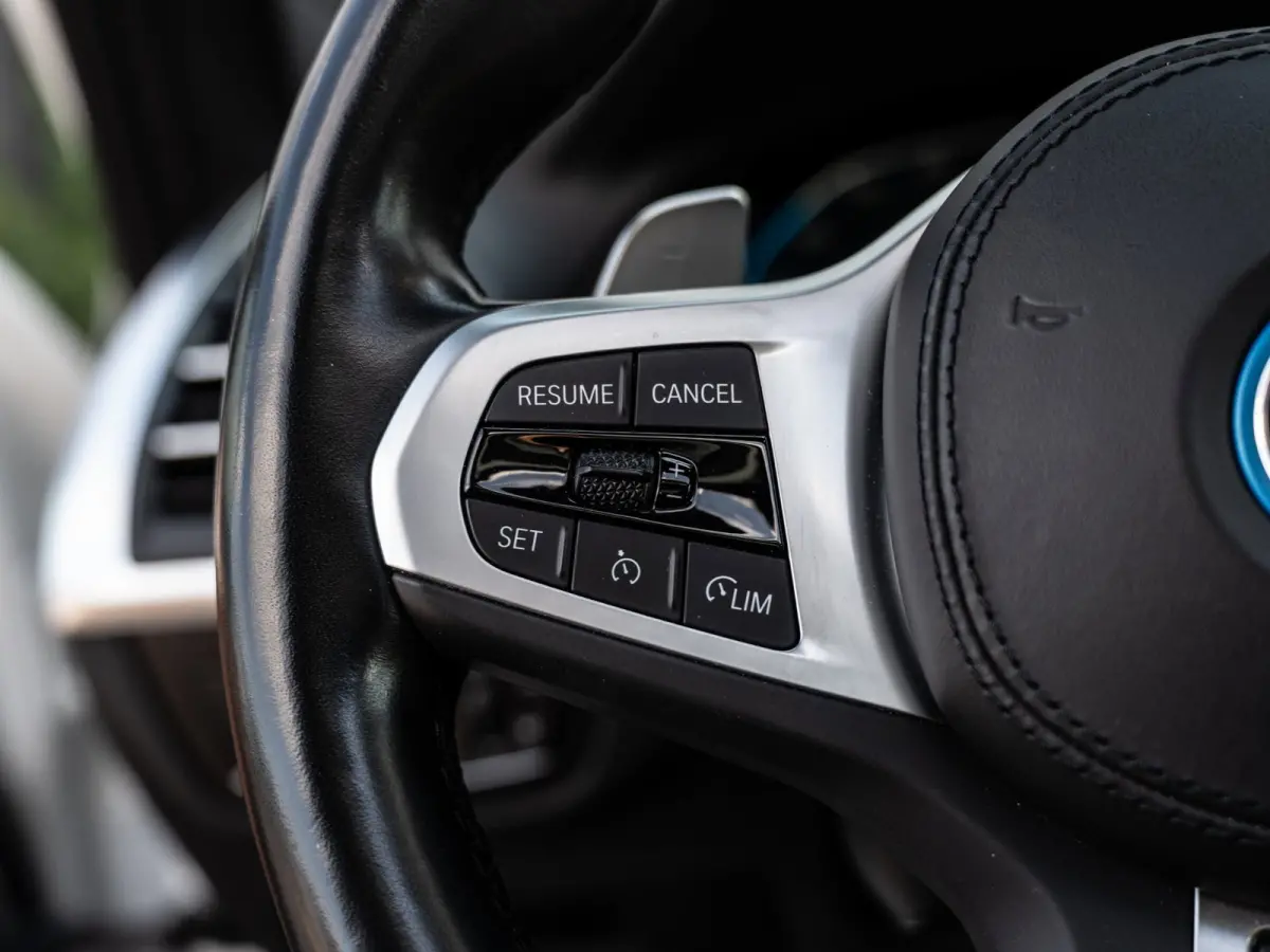 XDrive30e High Executive | M-Sport | Pano | Carplay | Camera