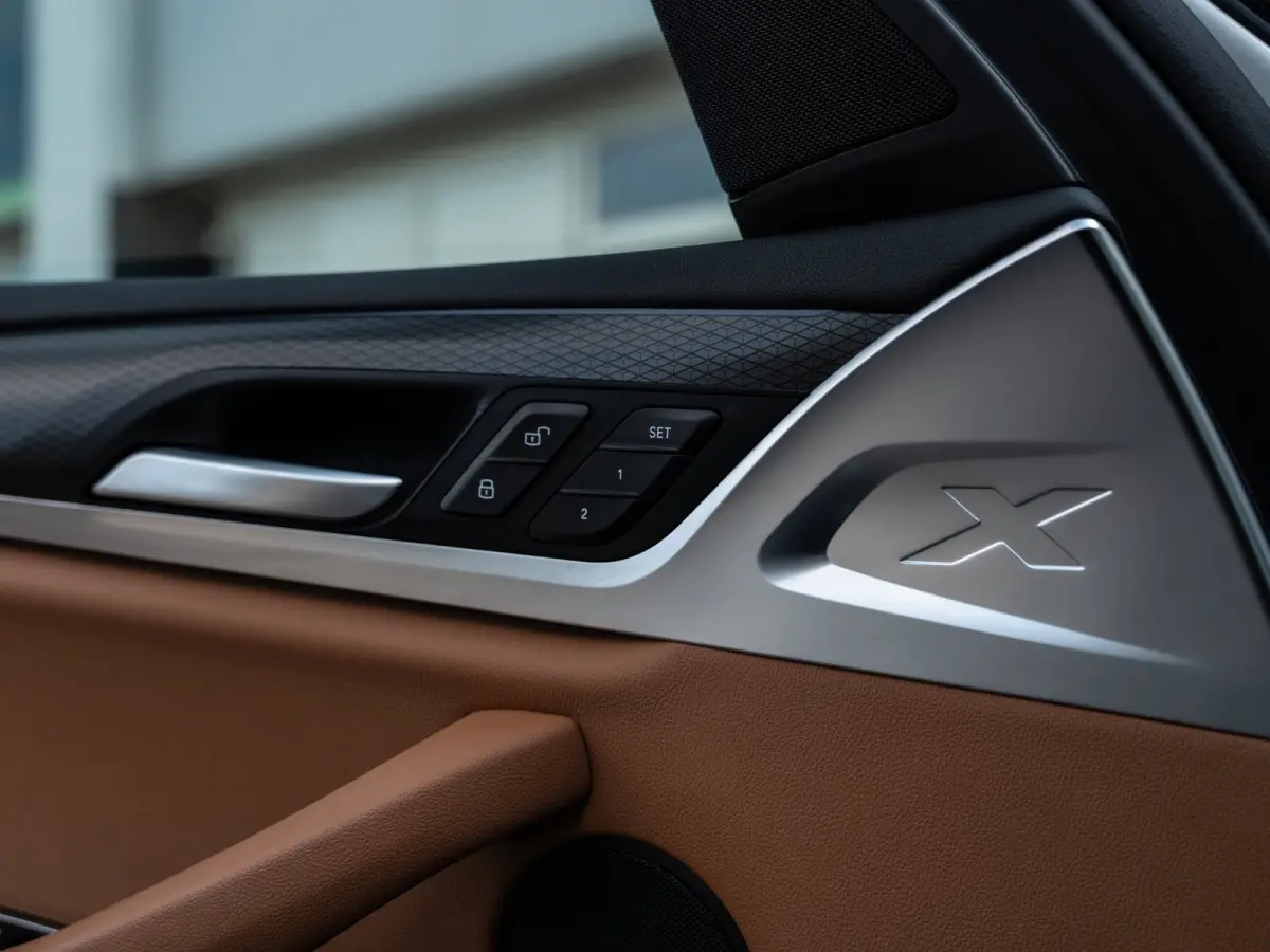 XDrive30e High Executive | M-Sport | Pano | Carplay | Camera