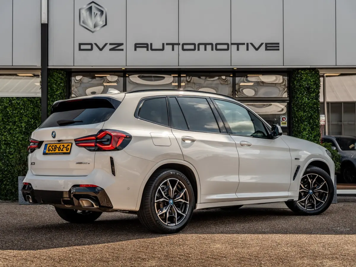 XDrive30e High Executive | M-Sport | Pano | Carplay | Camera