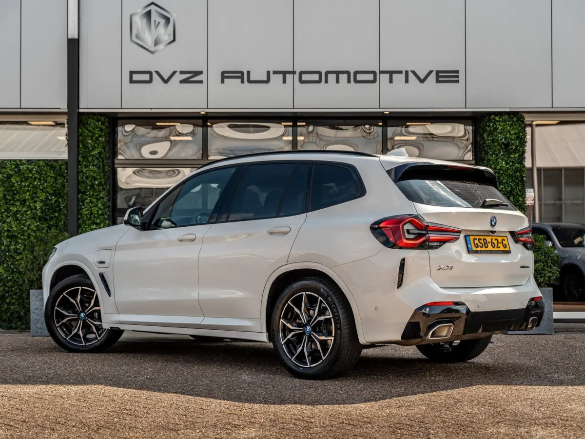 XDrive30e High Executive | M-Sport | Pano | Carplay | Camera