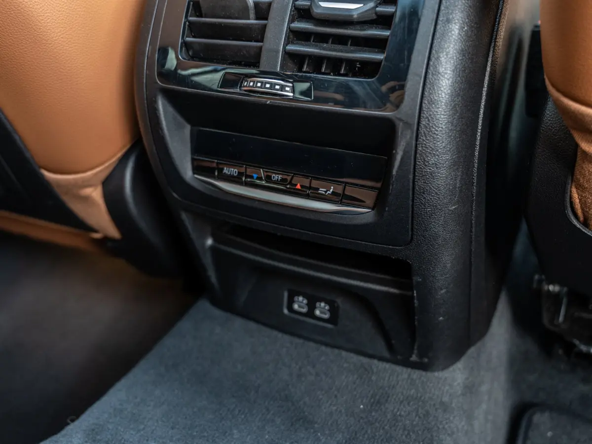 XDrive30e High Executive | M-Sport | Pano | Carplay | Camera