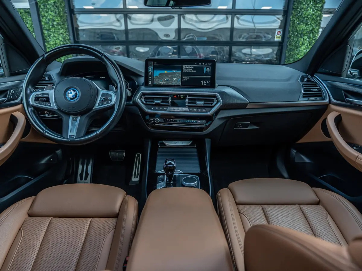 XDrive30e High Executive | M-Sport | Pano | Carplay | Camera