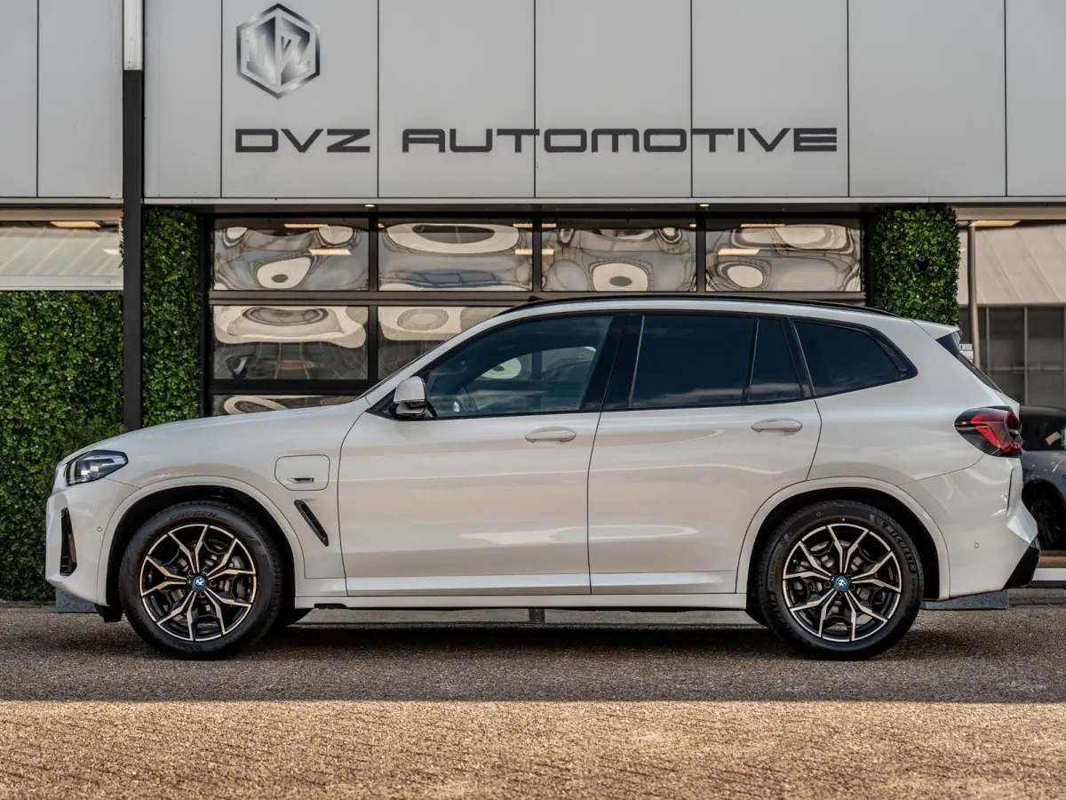 XDrive30e High Executive | M-Sport | Pano | Carplay | Camera