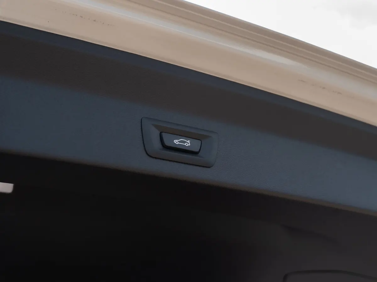 XDrive30e High Executive | M-Sport | Pano | Carplay | Camera
