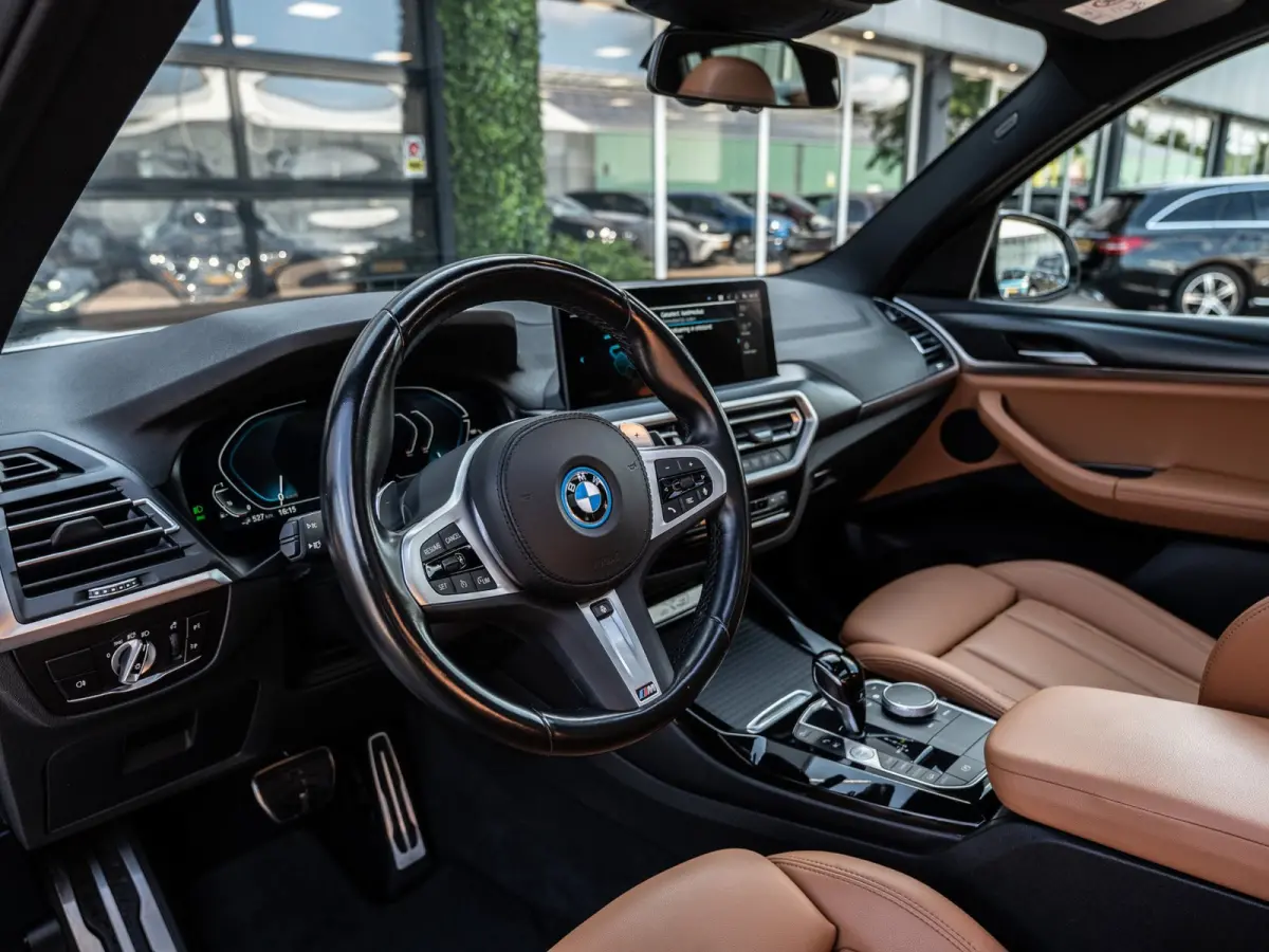 XDrive30e High Executive | M-Sport | Pano | Carplay | Camera